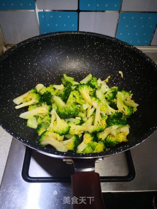 Stir-fried Chicken with Broccoli recipe