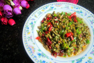 Stir-fried Capers with Double Peppers-served with Noodles and Porridge recipe