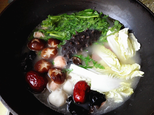 One Person Eating Sea Cucumber Small Hot Pot recipe