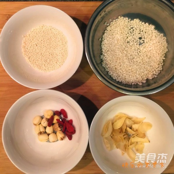 Lotus Seed and Lily Glutinous Rice Porridge recipe