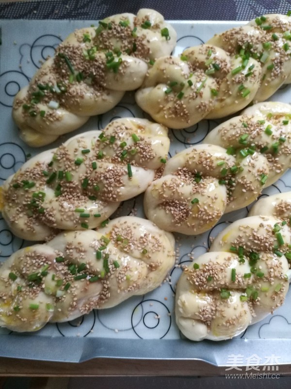 Twisted Braided Bread: The Tenderness of Hot Seeds recipe