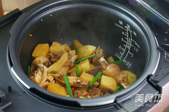 Stewed Chicken with Mushrooms and Potatoes recipe