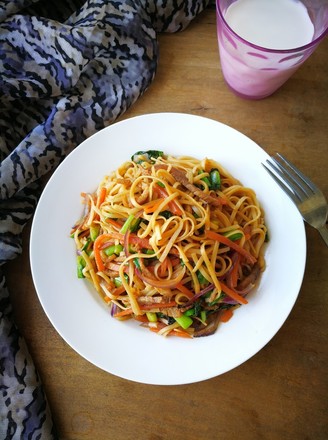 Fried Noodles with Seasonal Vegetables and Pork
