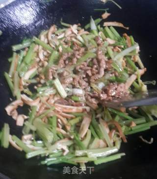 Spring Rolls Stuffed with Parsley and Pork recipe