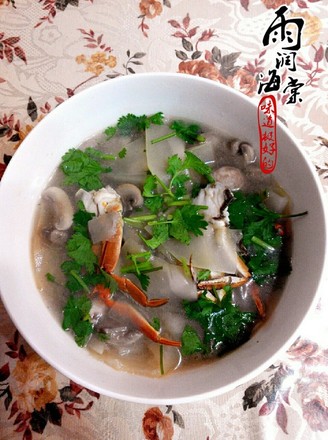 Gourd and Mushroom Seafood Soup