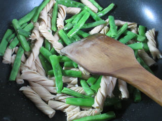 Stir-fried Bean Tendons with Plum Beans recipe