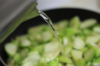 Fried Loofah with Dried Shrimp recipe