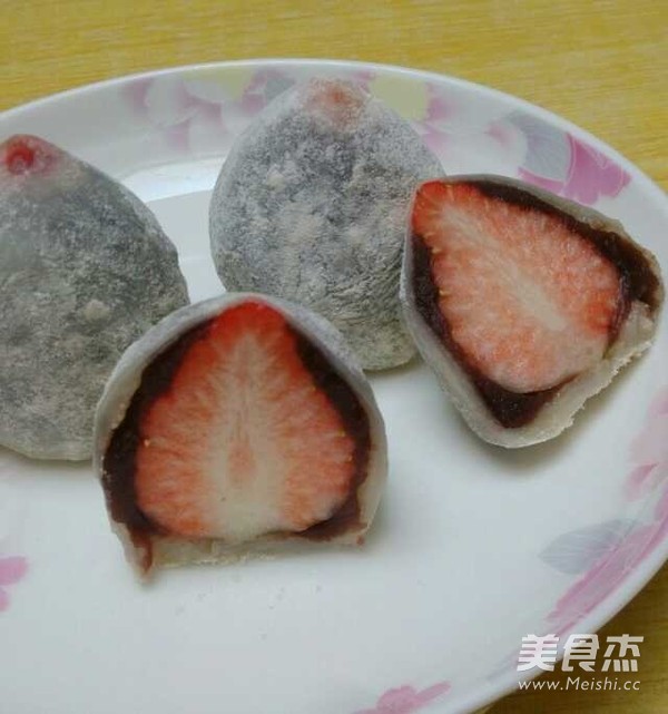 Fragrant Glutinous Sweet Japanese Strawberry Daifuku recipe