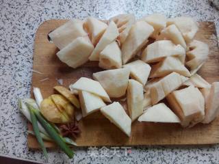 #trust之美# Braised Pig's Feet with Lotus Root recipe