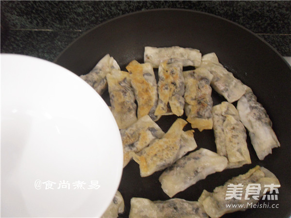 Fresh Meat and Fungus Pot Stickers recipe