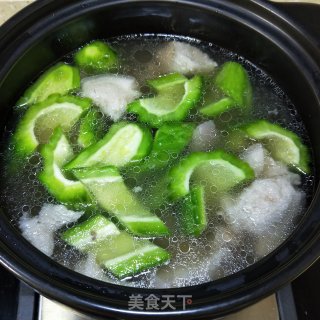 Cuttlefish Bitter Gourd Elbow Broth recipe