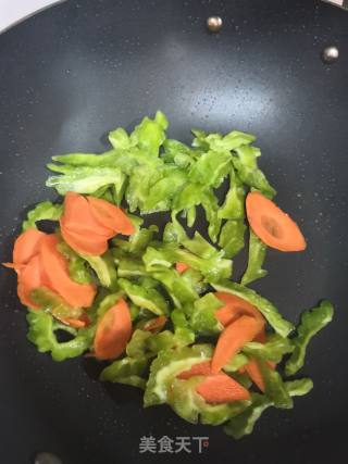 Stir-fried Beef with Bitter Gourd recipe