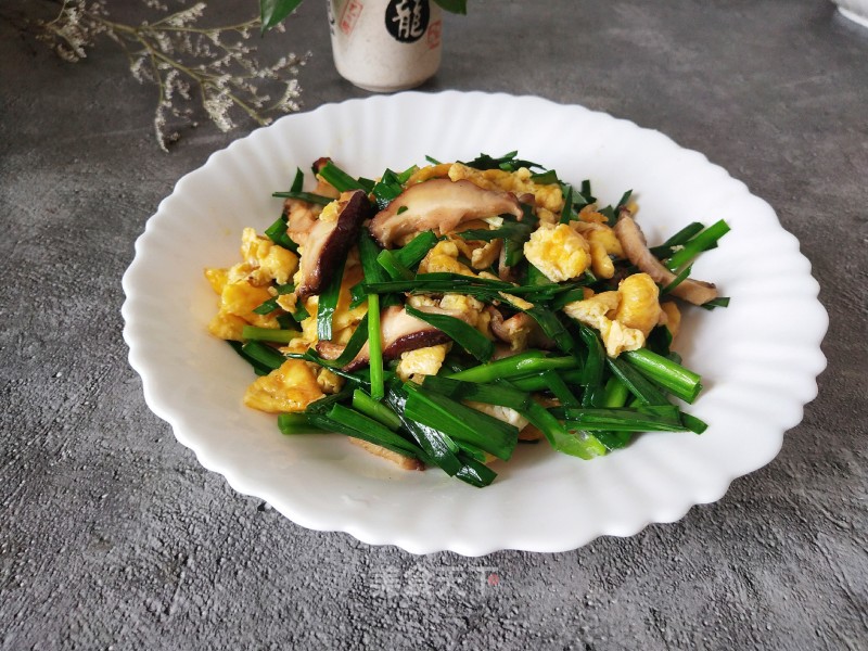 Scrambled Eggs with Chives and Mushrooms recipe