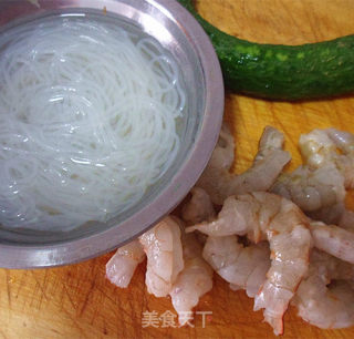 Shrimp, Vermicelli and Melon Slice Soup recipe