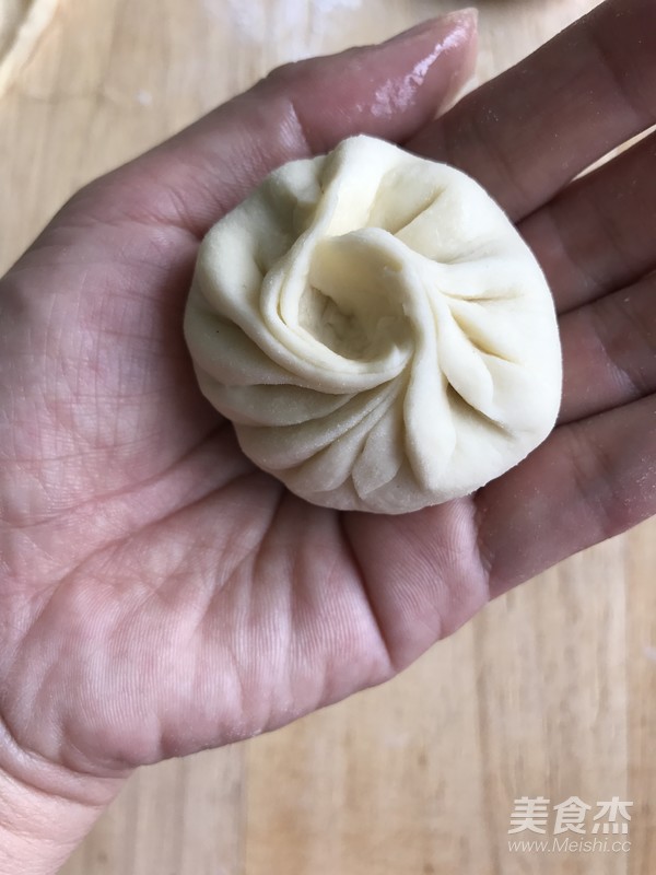 The Quick Noodles Made in Summer--celery and Shrimp Meat Buns recipe