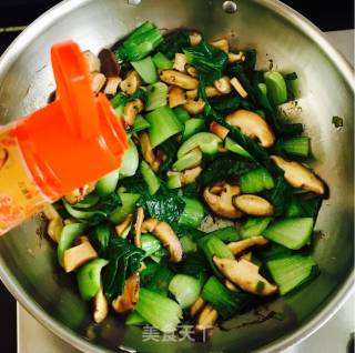 Stir-fried Shanghai Green with Mushrooms and Vegetables recipe