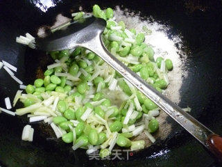 Stir-fried Edamame with Leek Sprouts recipe