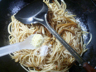 Fried Noodles with Golden Needle Mushroom and Rice White recipe