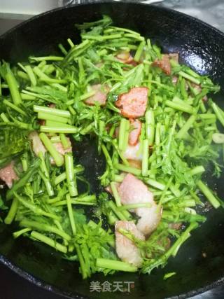 Stir-fried Chrysanthemum with Bacon recipe
