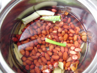 Homemade Small Cold Dish-celery Mixed with Peanuts recipe