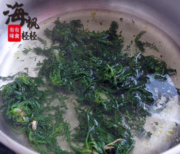 Shepherd's Purse and Sausage Claypot Rice recipe