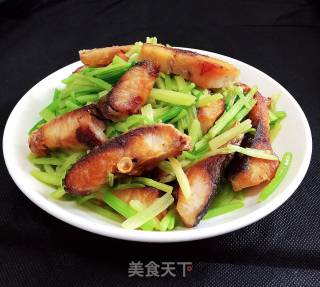 Stir-fried Cured Fish with Celery recipe