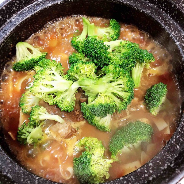 Tomato Beef Brisket Hot Pot Noodles recipe