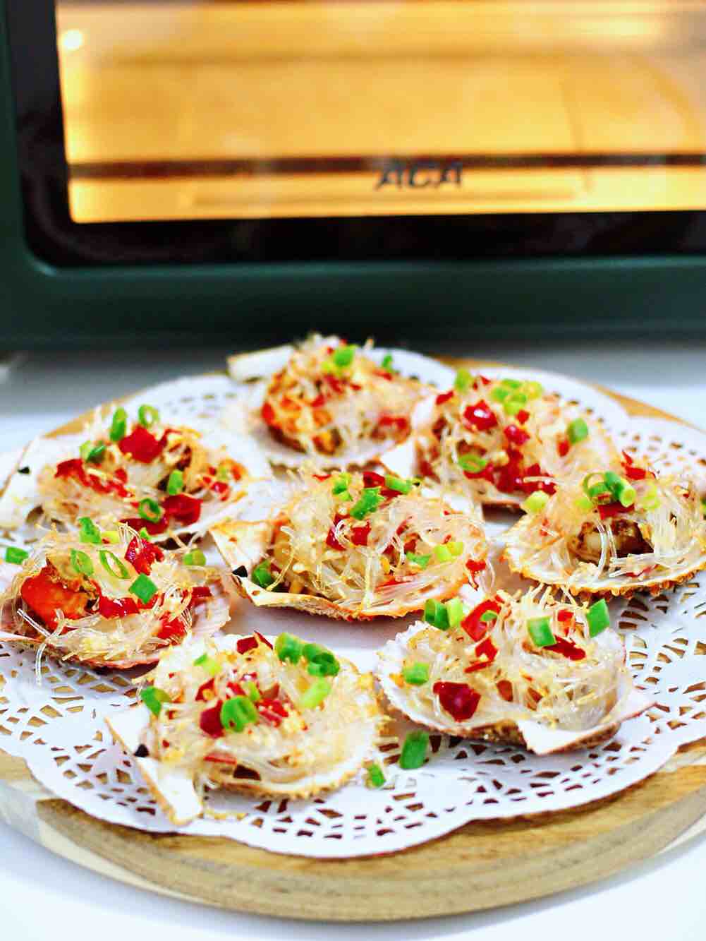 Grilled Scallops with Garlic and Chopped Pepper