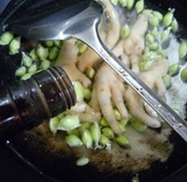 Edamame Chicken Feet Soup recipe