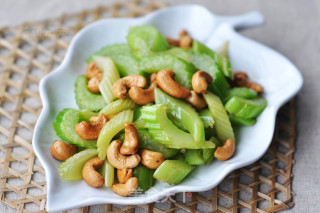 Stir-fried Celery with Cashew Nuts recipe