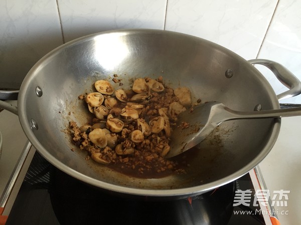 Straw Mushroom Chicken Sauce Noodles recipe