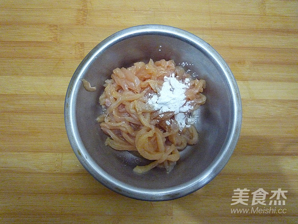 Stir-fried Shredded Chicken with Coriander recipe