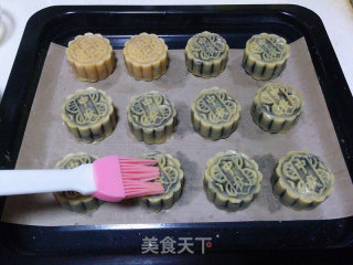 Cantonese-style Lotus Paste and Egg Yolk Mooncakes recipe