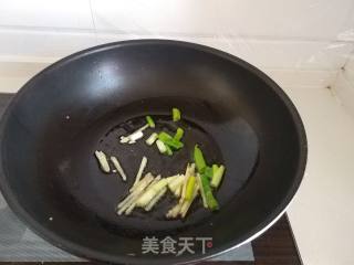 Fried Pork with Chili recipe