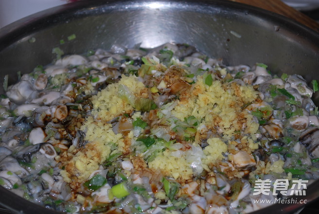 Dumplings Stuffed with Sea Oysters and Green Radish recipe