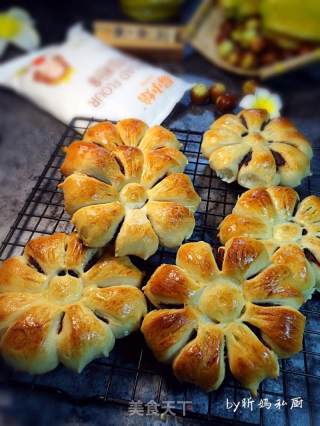 #新良第一节烤大赛# Bean Paste Petal Bread recipe