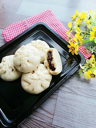 Steamed Buns with Dried Plums and Vegetables recipe