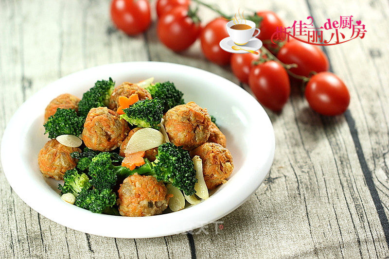 Stir-fried Carrot Balls with Broccoli recipe
