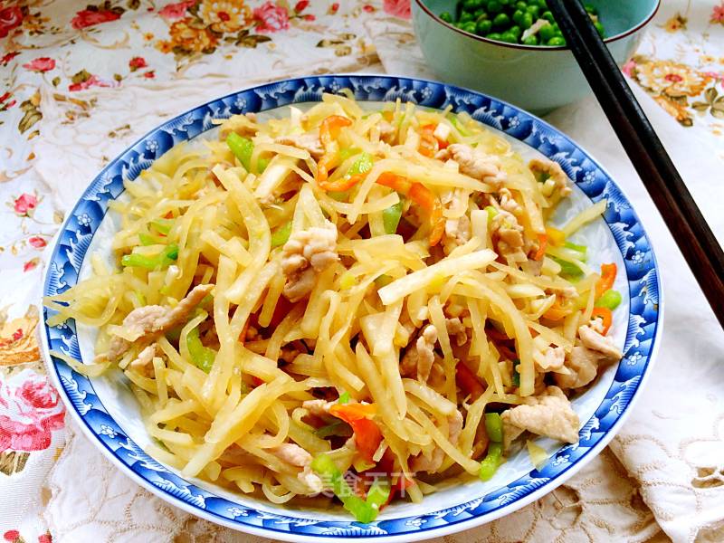 Stir-fried Shredded Pork with Hot Pepper and White Radish recipe