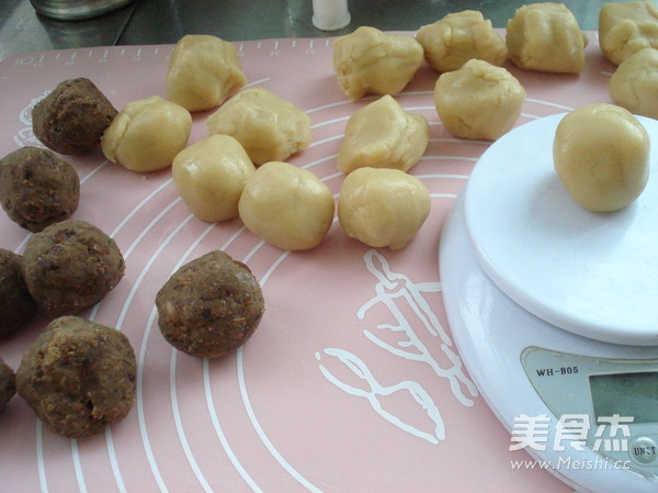 Red Bean Paste Cantonese Mooncake recipe