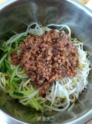 Cold Noodles with Mushroom Meat Sauce recipe