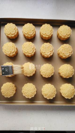 Cheese and Mung Bean Paste Mooncakes recipe