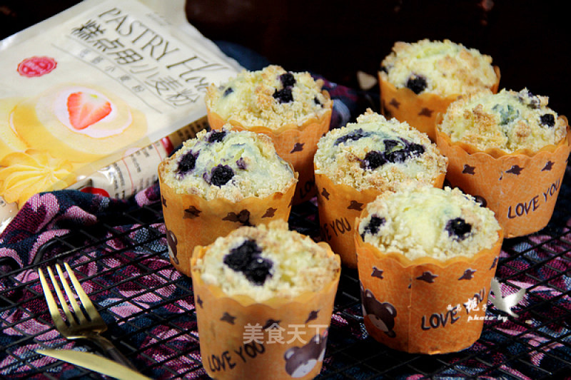 Crispy Topping Blueberry Popped Cupcakes recipe