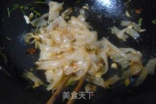 Stir-fried Liangpi with Chives recipe