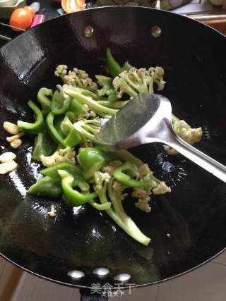 Stir-fried Organic Cauliflower with Green Peppers recipe