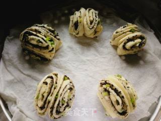 Black Sesame Flower Roll recipe