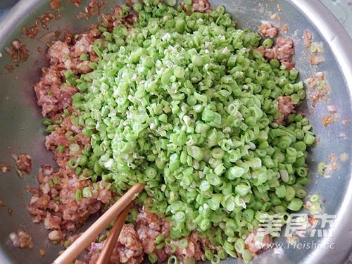 Carob Buns with Minced Pork recipe