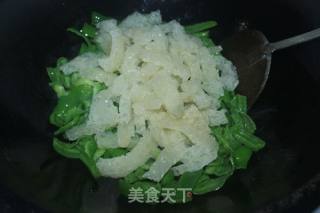 Stir-fried Pork Skin with Green Pepper recipe