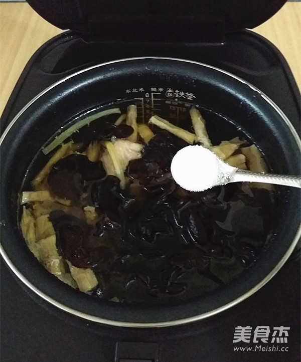 Huangshan Roasted Bamboo Shoots and Stewed Chicken Soup recipe