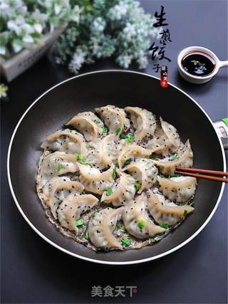 A Pot of Crispy Pan-fried Dumplings for Breakfast recipe